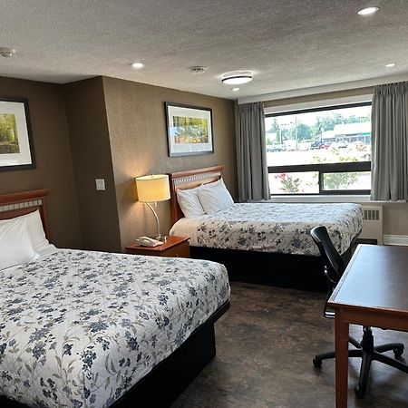 Champlain Motor Inn Pembroke Exterior photo