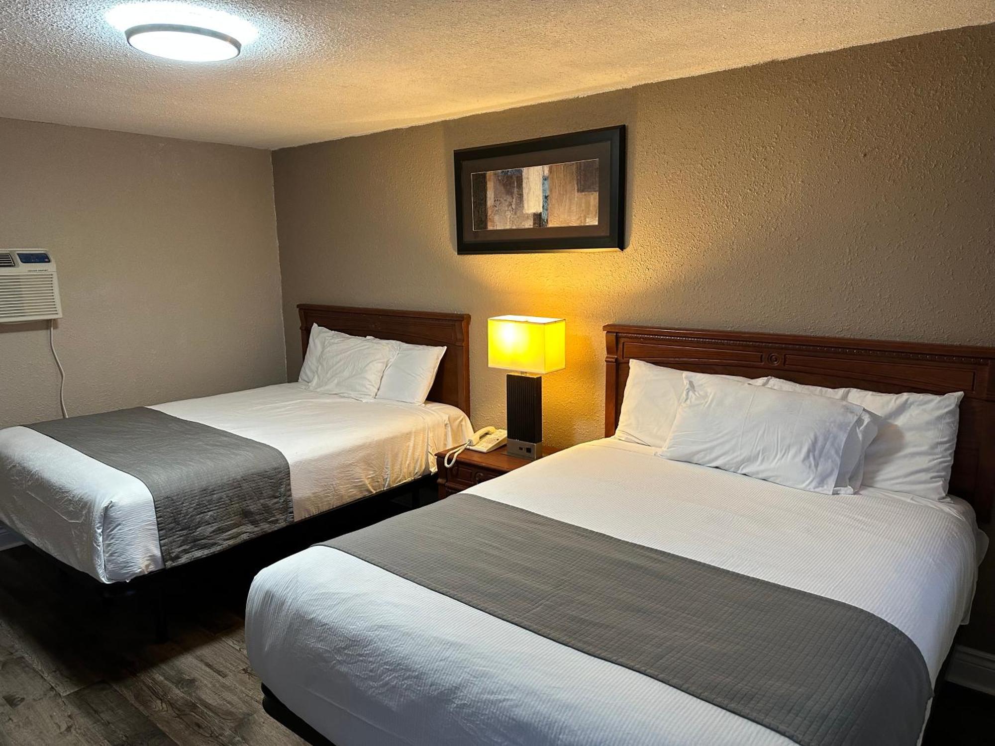 Champlain Motor Inn Pembroke Exterior photo