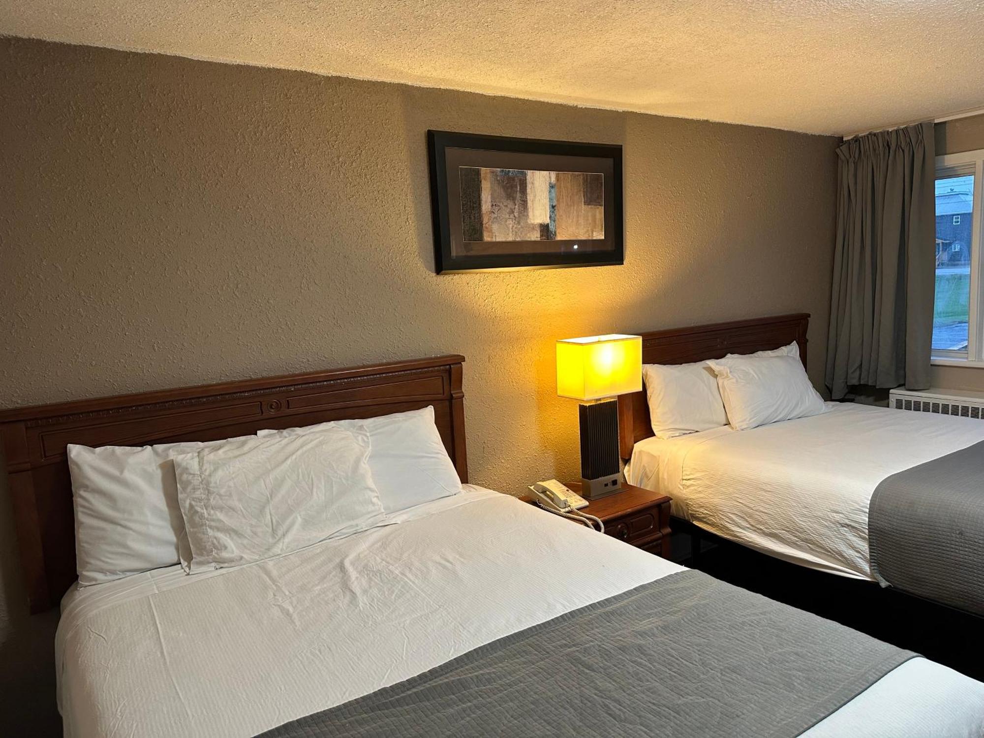 Champlain Motor Inn Pembroke Exterior photo